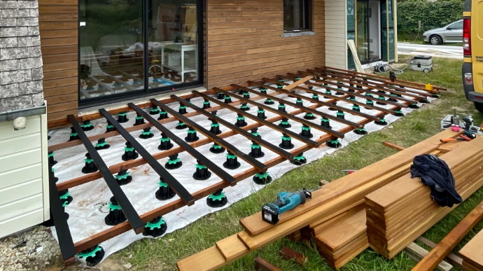 Terrasse-plot-reglable-double-lambourdage